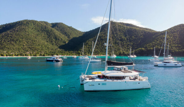 Yacht charter Caribbean catamaran Luna 2